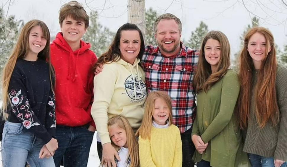 Un dentist şi-a omorât soţia pentru a putea trăi cu amanta. Femeia a fost otrăvită cu cianură 824177