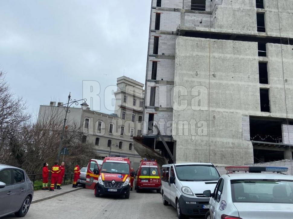 Moarte violentă pentru un muncitor, în Constanța. O bucată mare de BCA a căzut peste el 824182