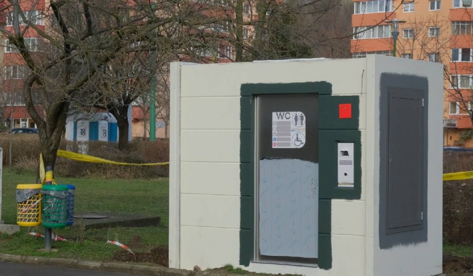 Toalete publice inteligente la preț de apartament, instalate în Brașov: "Foarte scumpe pentru situația în care este țara noastră"