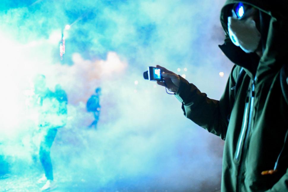 Franța, zguduită de furia protestatarilor din orașe, după declarațiile președintelui Macron | Lider sindical: "Guvernul a dat foc la țară!" 824446