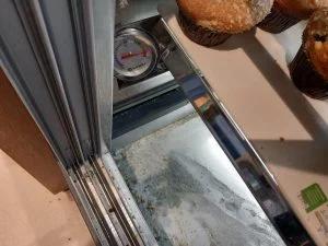 Cafenea cunoscută din București, închisă temporar de ANPC | Mizerie și fructe cu pesticide 824462