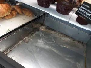 Cafenea cunoscută din București, închisă temporar de ANPC | Mizerie și fructe cu pesticide 824463