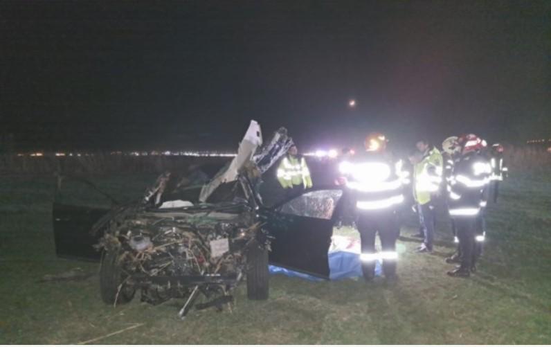 Accident mortal la Iaşi. O persoană a murit după impactul violent între două maşini şi o căruţă 824708