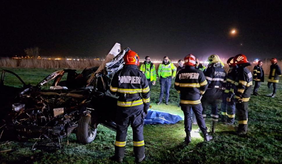 Accident mortal la Iaşi. O persoană a murit după impactul violent între două maşini şi o căruţă 824710