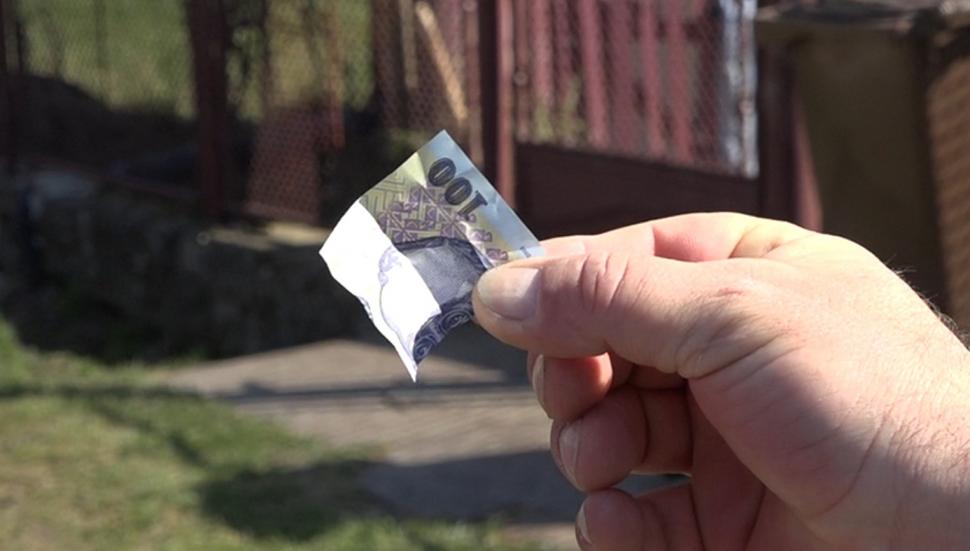 Un bătrân din Argeş, supărat pe o vecină, şi-a dat foc la avere: Un miliard de lei vechi s-au topit în flăcări 824556