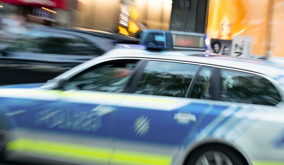 Un bărbat a intrat cu mașina în mulțime, în parcarea unui aeroport internațional, în Germania