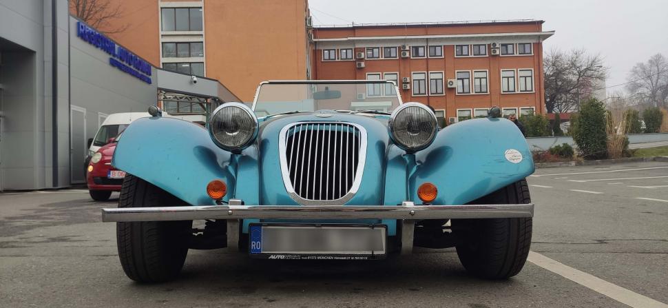 O șoferiță care iubește mașinile de epocă l-a adus pe "Merlin" la RAR | "Îl folosește și în București" 824697