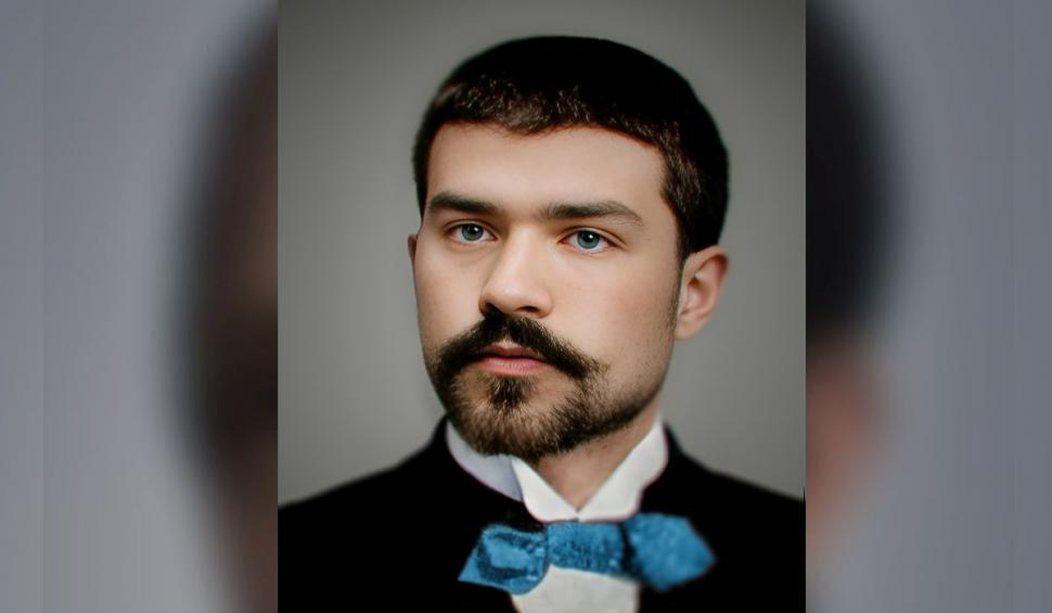 Recunoşti băieţelul cu guleraş alb din dantelă? "Mamă, pot să le spun că sunt român? Să nu creadă că mă laud!" 824651