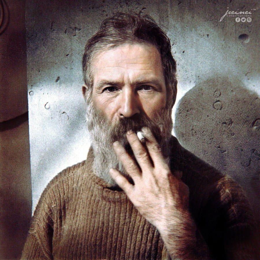 Recunoşti băieţelul cu guleraş alb din dantelă? "Mamă, pot să le spun că sunt român? Să nu creadă că mă laud!" 824652