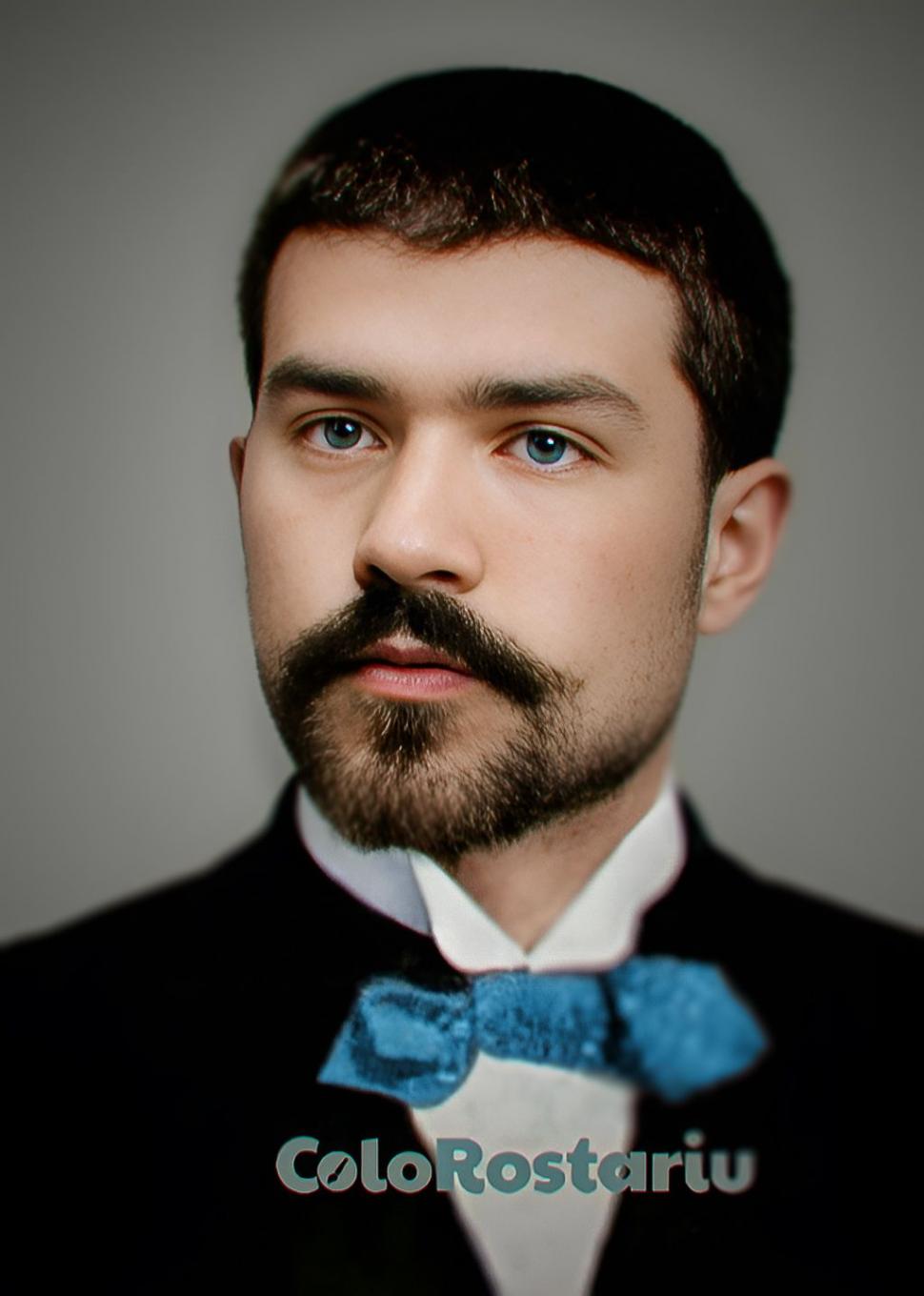 Recunoşti băieţelul cu guleraş alb din dantelă? "Mamă, pot să le spun că sunt român? Să nu creadă că mă laud!" 824658