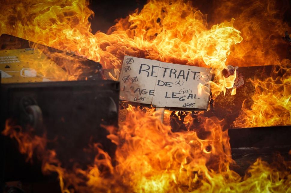 "Uite-l, nu e!" | Emmanuel Macron a făcut la televiziune gestul care i-a scos din minți pe protestatari 824619