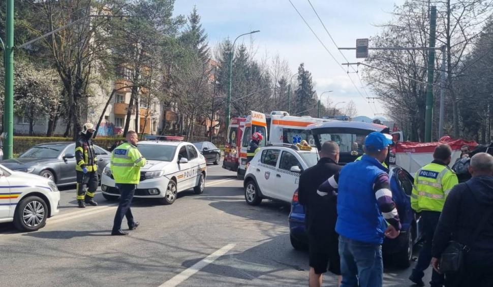 Accident îngrozitor cu șase victime pe o stradă din Brașov | Un bărbat nu a mai putut fi salvat 824750