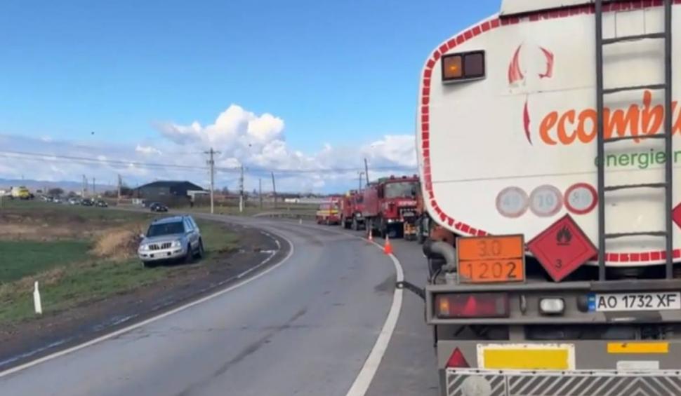 O cisternă plină cu motorină și o mașină de pompieri s-au răsturnat în Suceava 824848