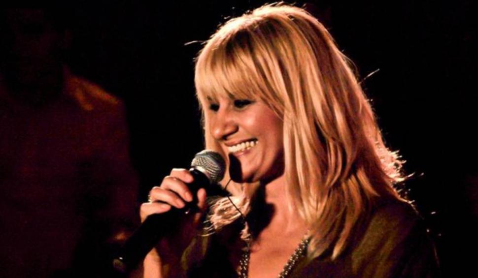 Recunoști fetița cu cerbul, cântăreață de mică? “Voiam și eu un cerb de aur. A venit tata cu el, nu știu de unde l-a luat” 824876