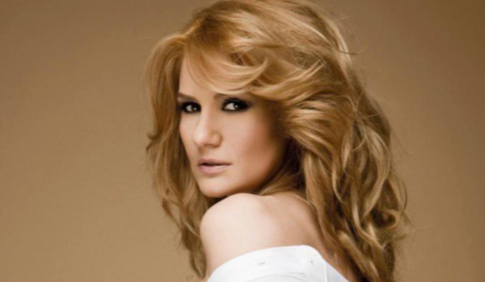 Recunoști fetița cu cerbul, cântăreață de mică? “Voiam și eu un cerb de aur. A venit tata cu el, nu știu de unde l-a luat” 824877