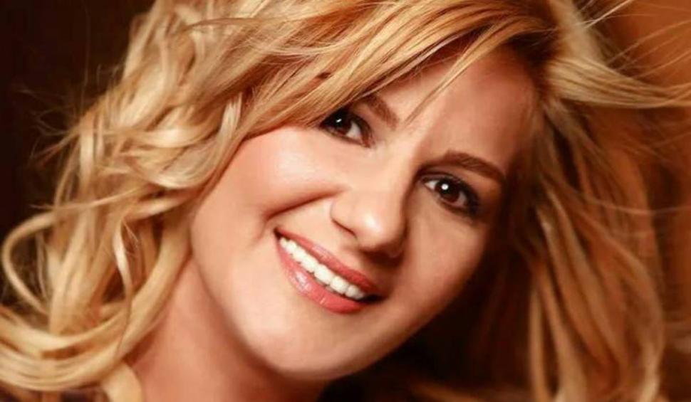 Recunoști fetița cu cerbul, cântăreață de mică? “Voiam și eu un cerb de aur. A venit tata cu el, nu știu de unde l-a luat” 824879