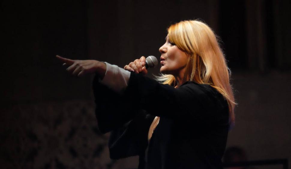 Recunoști fetița cu cerbul, cântăreață de mică? “Voiam și eu un cerb de aur. A venit tata cu el, nu știu de unde l-a luat” 824880