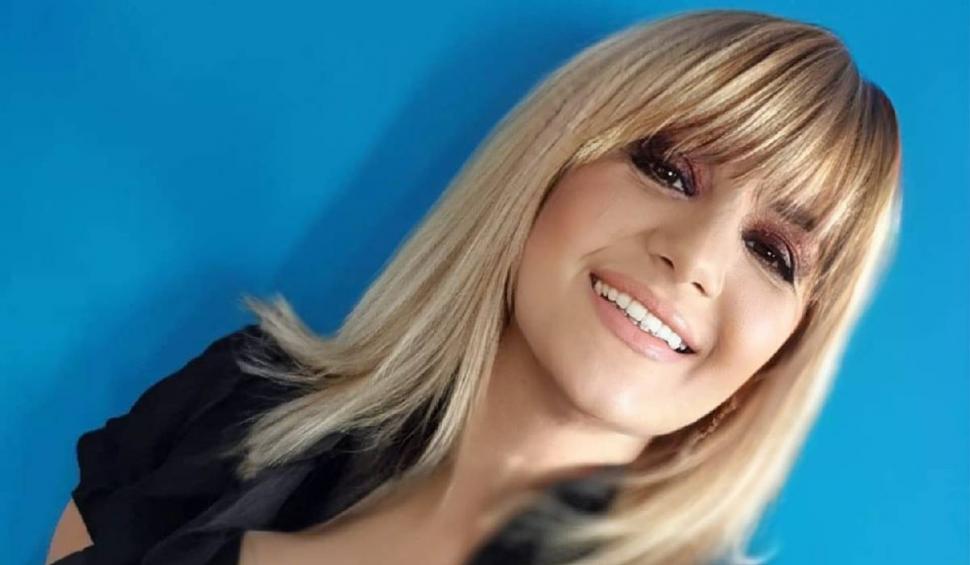 Recunoști fetița cu cerbul, cântăreață de mică? “Voiam și eu un cerb de aur. A venit tata cu el, nu știu de unde l-a luat” 824881