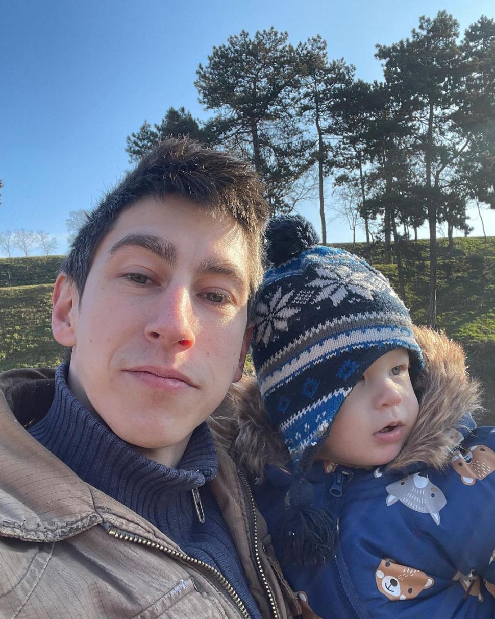 "Mi-a spus că el este vinovatul!" Un vecin al lui Bogdan, tânărul care şi-a omorât copilul de un an, rupe tăcerea 824857