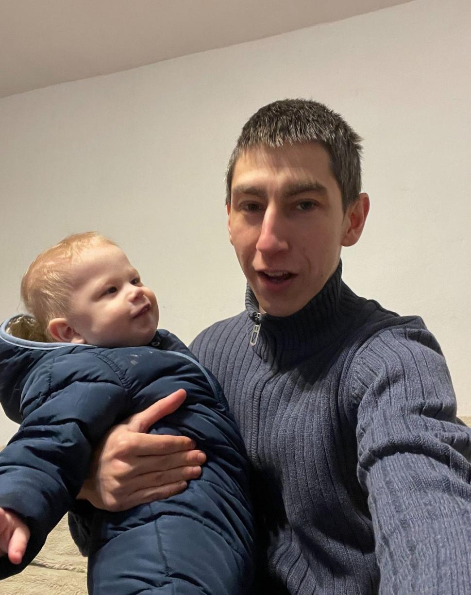 "Mi-a spus că el este vinovatul!" Un vecin al lui Bogdan, tânărul care şi-a omorât copilul de un an, rupe tăcerea 824859