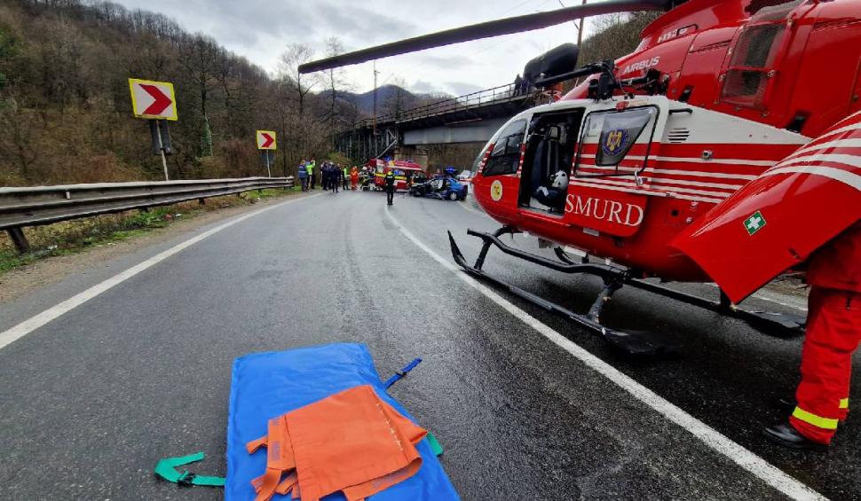 Accident grav pe DN 6! O persoană a rămas încarcerată, iar alta a fost preluată de elicopterul SMURD 825055