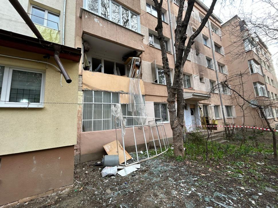 Explozie puternică într-un bloc din Suceava. Un bătrân a suferit arsuri grave 824961