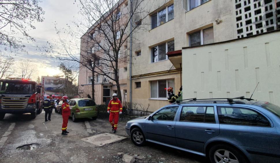 Explozie puternică într-un bloc din Suceava. Un bătrân a suferit arsuri grave 824964