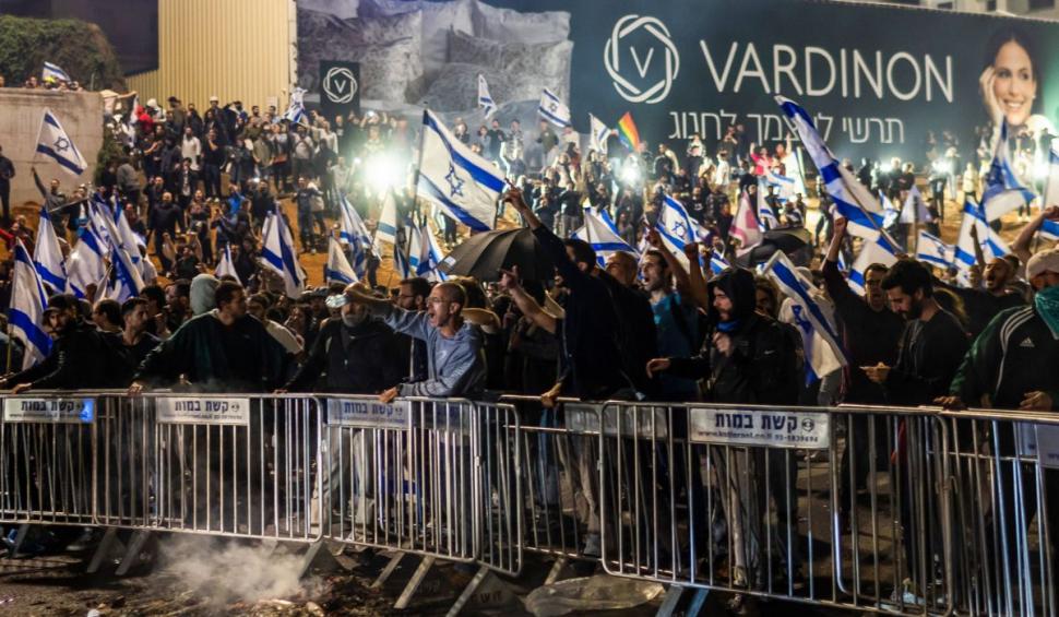 Israel, paralizat de proteste fără precedent | Aeroportul Ben Gurion și portul Haifa, blocate de greviști | Premierul Netanyahu, somat să renunțe la controversata reformă judiciară 825027