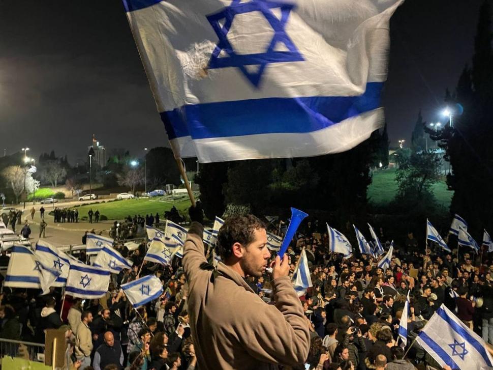 Israel, paralizat de proteste fără precedent | Aeroportul Ben Gurion și portul Haifa, blocate de greviști | Premierul Netanyahu, somat să renunțe la controversata reformă judiciară 825030
