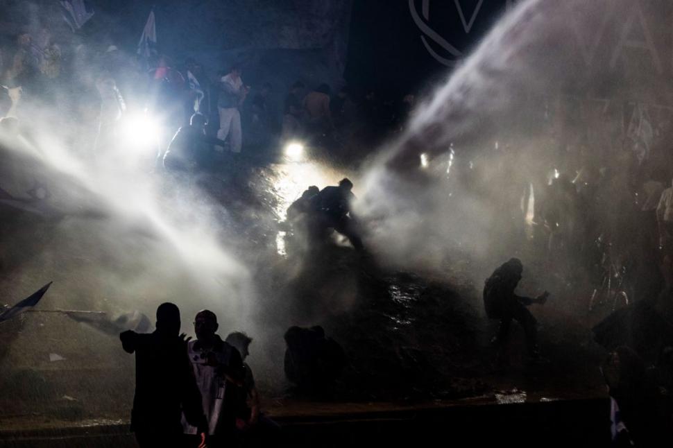 Israel, paralizat de proteste fără precedent | Aeroportul Ben Gurion și portul Haifa, blocate de greviști | Premierul Netanyahu, somat să renunțe la controversata reformă judiciară 825033