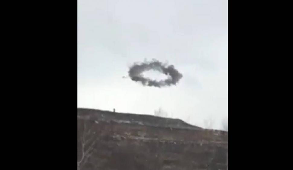 Cercuri negre pe cerul Moscovei! Locuitorii sunt îngroziți de fenomenul straniu 825398