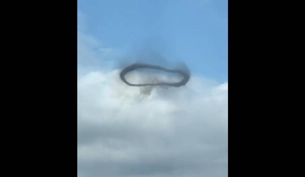 Cercuri negre pe cerul Moscovei! Locuitorii sunt îngroziți de fenomenul straniu 825401