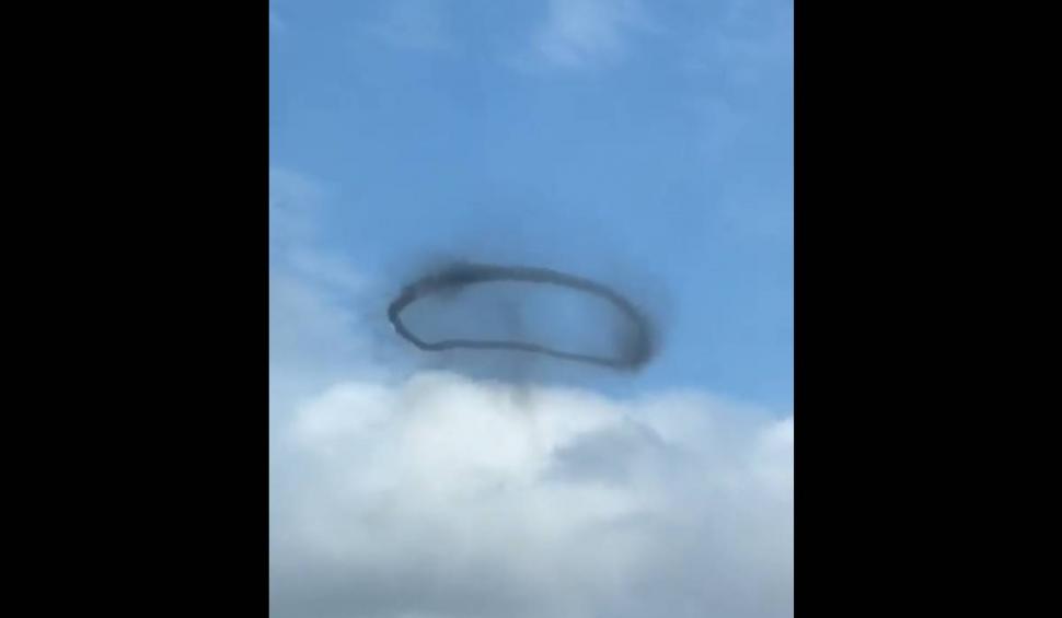 Cercuri negre pe cerul Moscovei! Locuitorii sunt îngroziți de fenomenul straniu 825402