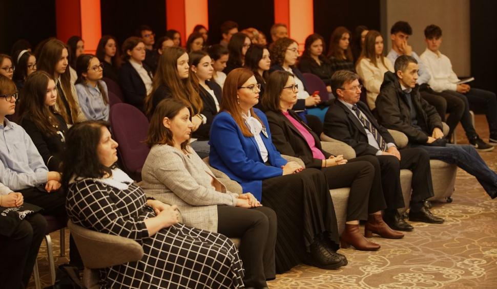 Conferinţa Naţională "Viitorul a început ieri! Educaţie şi tradiţie - model de dezvoltare pentru noile generaţii" | România Inteligentă 825726