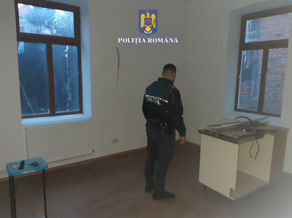 Percheziții de amploare în București și alte 15 județe | Înșelăciuni cu mobilă la comandă cu un prejudiciu de 4 milioane de lei 825187