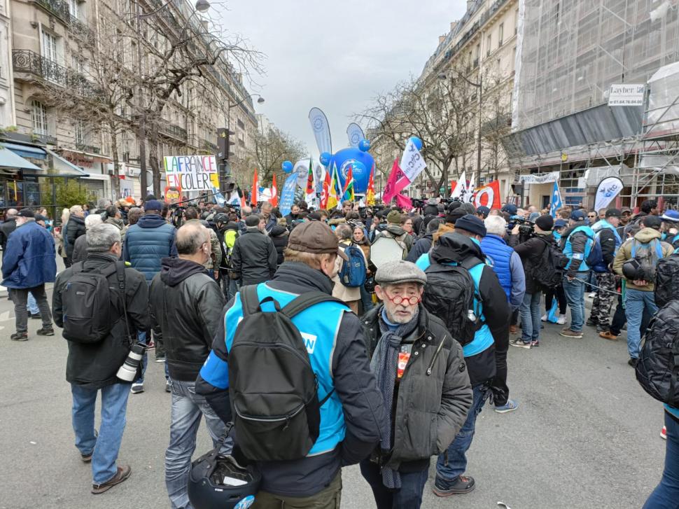 Franţa, cuprinsă de furie şi haos din cauza creşterii vârstei de pensionare | Corespondenţă specială Antena 3 CNN din mijlocul protestelor de la Paris 825309
