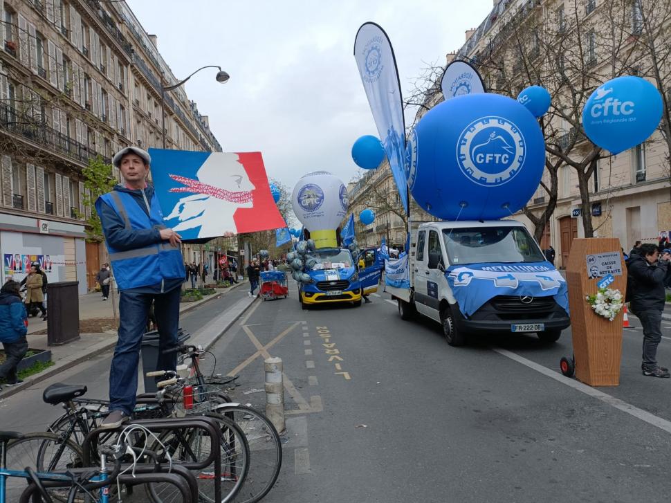 Franţa, cuprinsă de furie şi haos din cauza creşterii vârstei de pensionare | Corespondenţă specială Antena 3 CNN din mijlocul protestelor de la Paris 825311