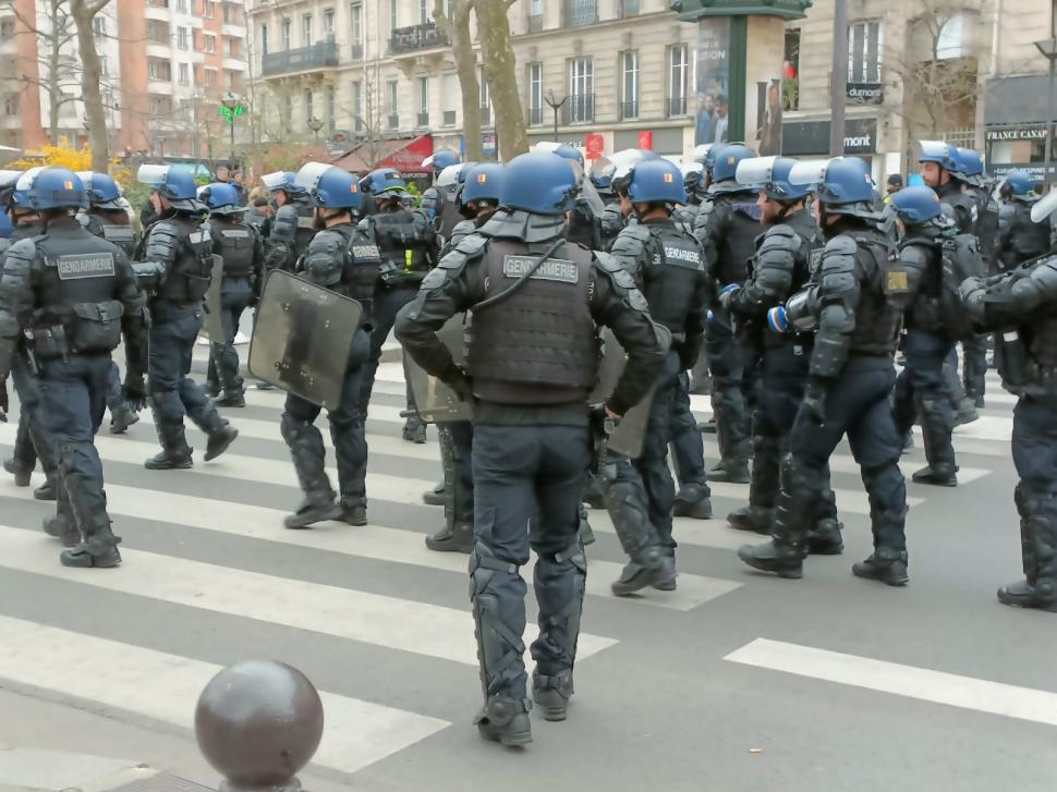 Franţa, cuprinsă de furie şi haos din cauza creşterii vârstei de pensionare | Corespondenţă specială Antena 3 CNN din mijlocul protestelor de la Paris 825317