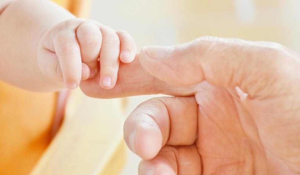 Bebeluş microsom, născut de o româncă de 19 ani la maternitatea din Botoşani 826045