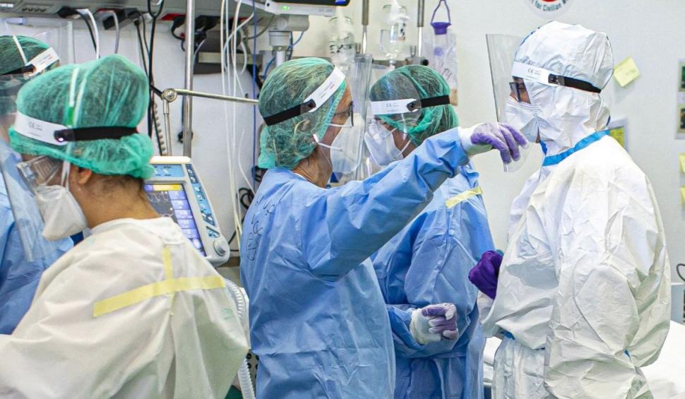 Bebeluş microsom, născut de o româncă de 19 ani la maternitatea din Botoşani 826047