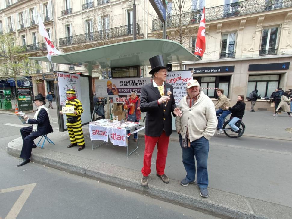 Scene de război în Paris | Franţa, sub asediul celor mai mari proteste! Emmauel Macron sfidat de manifestanţi în stradă 825415