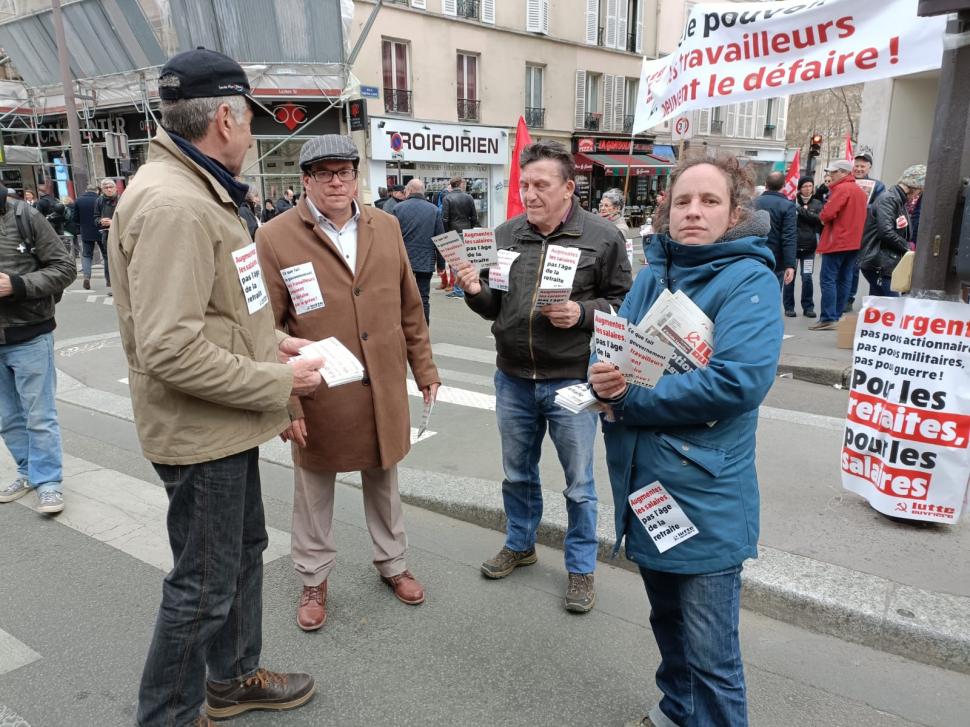 Scene de război în Paris | Franţa, sub asediul celor mai mari proteste! Emmauel Macron sfidat de manifestanţi în stradă 825416