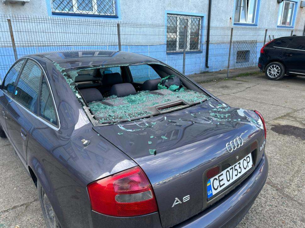 Vijelia a făcut prăpăd în România! Acoperișul sediului Jandarmeriei, luat de vânt la Suceava | Femeie rănită de un banner smuls de vânt, în Galați 825295