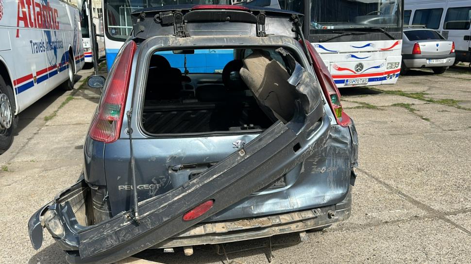 Vijelia a făcut prăpăd în România! Acoperișul sediului Jandarmeriei, luat de vânt la Suceava | Femeie rănită de un banner smuls de vânt, în Galați 825298