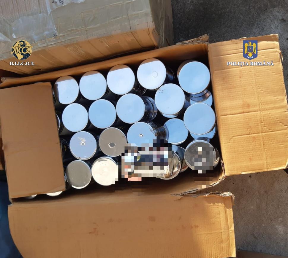 Primul laborator de produse anabolizante din România, descoperit de DIICOT în urma unor percheziţii 825494