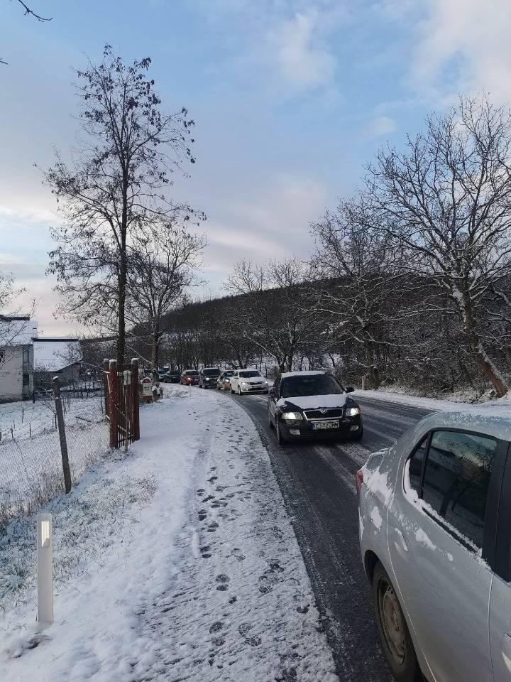 Trafic oprit între două orașe din cauza poleiului. Info Trafic: ”Mai multe autovehicule sunt imobilizate” 825465