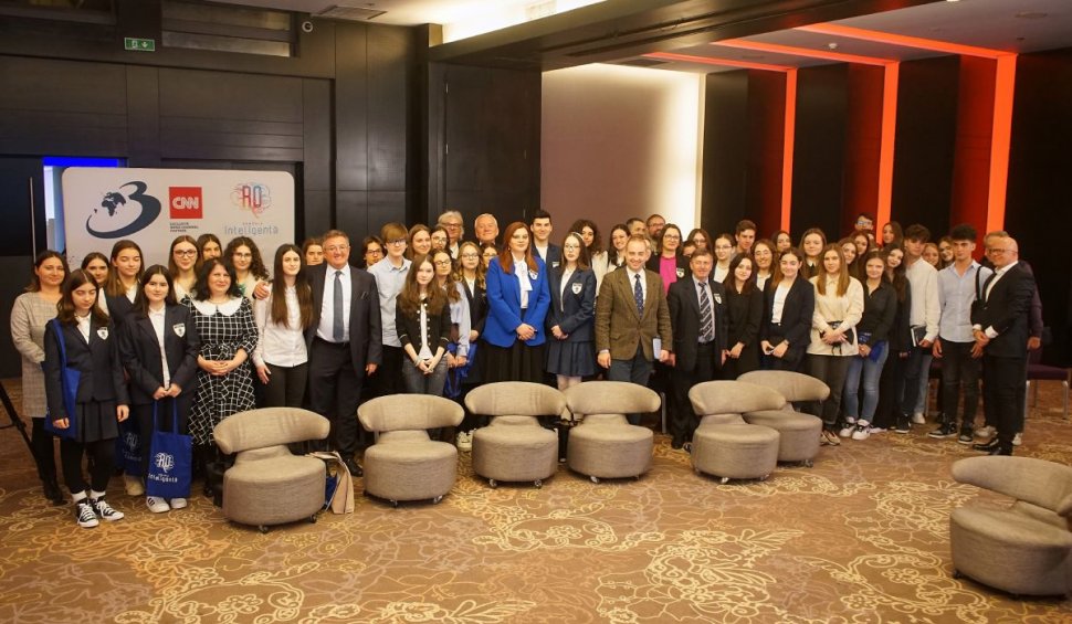 Teme istorice dezbătute alături de elevi, profesori şi specialişti la conferinţa România Inteligentă