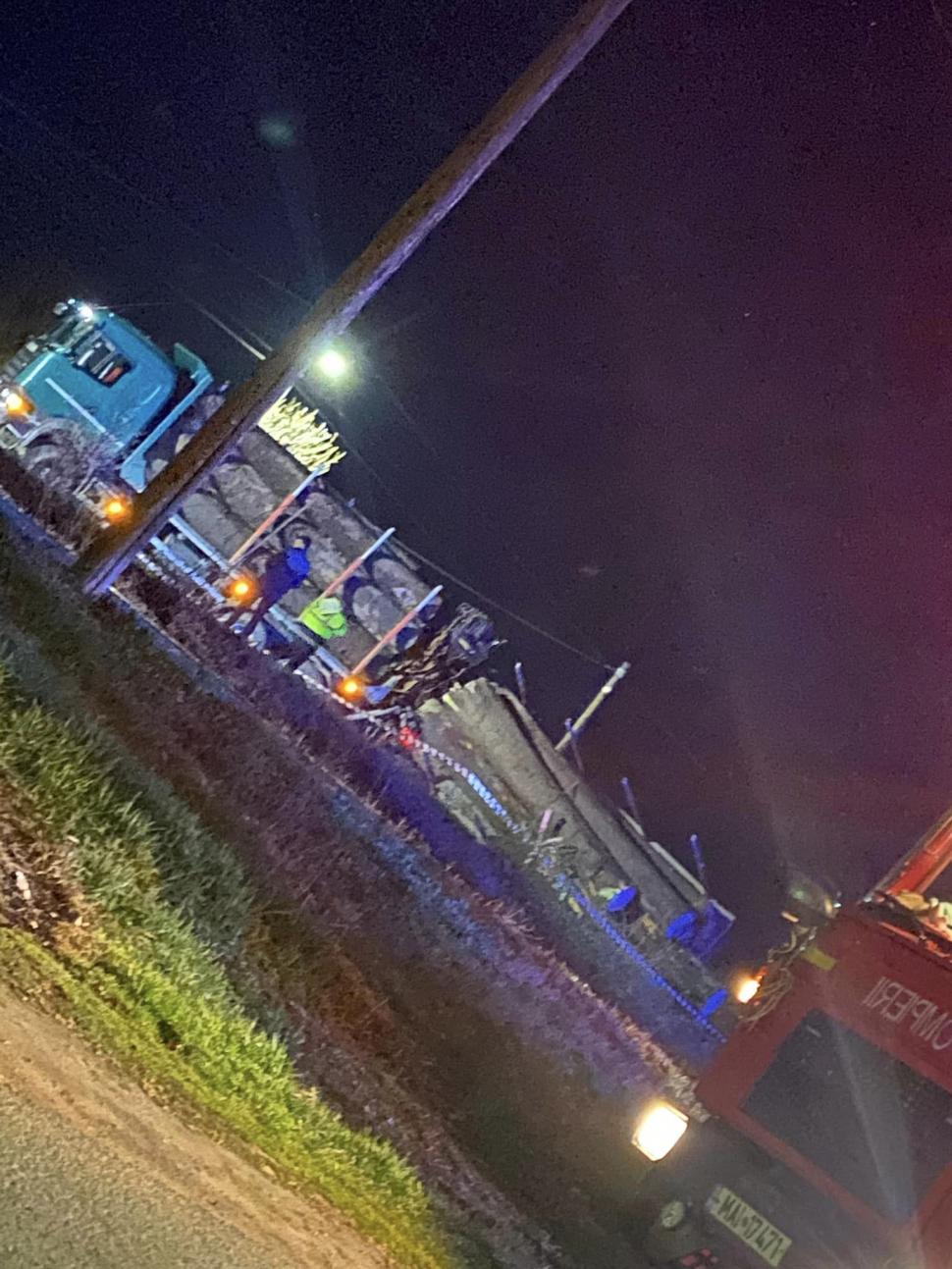 Accident feroviar în Prahova. Un autotren încărcat cu lemne a lovit un tren de călători 826114
