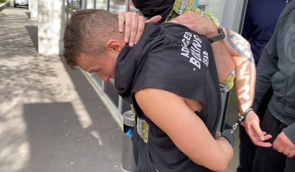Un american dat în urmărire internaţională, după ce a fondat un grup extremist, a fost prins de poliţiştii din Bucureşti