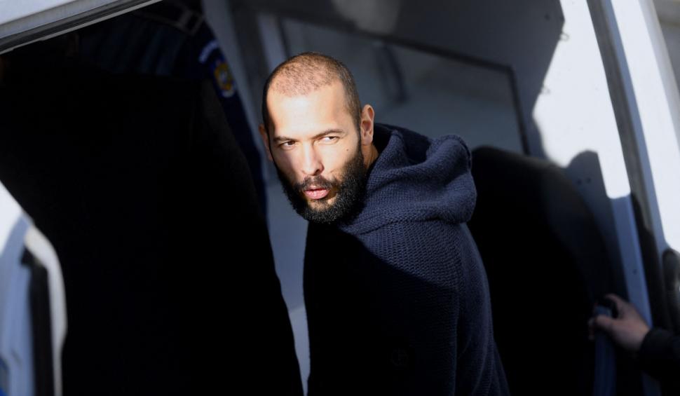 Fraţii Tate au fost eliberaţi din închisoare şi plasaţi în arest la domiciliu | Cum arată după trei luni petrecute în spatele gratiilor 826080